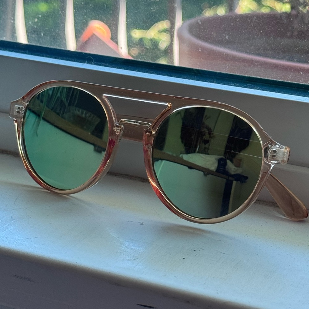 🌙3 FOR $20 
Sunglasses
